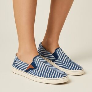 OluKai Pehuea Pa‘i Slip-On Sneakers Women’s Size 9 Vintage Blue / Off White NWT